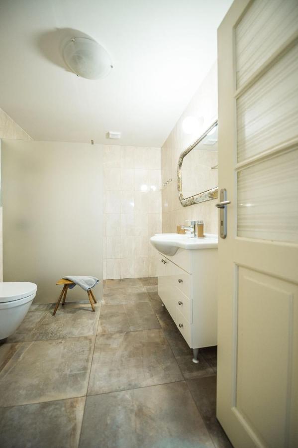Apartman Ve Dvore Ratiskovice Εξωτερικό φωτογραφία